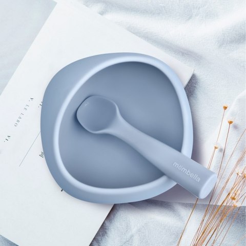 Mombella 01518 Miseczka z Przyssawką i Łyżeczką Light Blue Mombella 01518 Miseczka z Przyssawką i Łyżeczką Light Blue