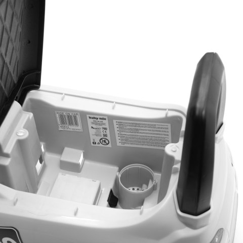 BABY MIX 45835 Dziecięcy jeździk z dźwiękiem RACER biały BABY MIX 45835 Dziecięcy jeździk z dźwiękiem RACER biały